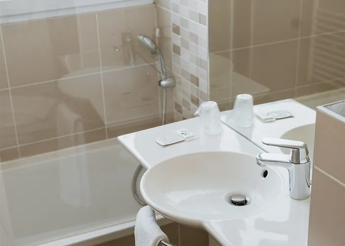 Hotel-restaurant La Caborne Hotel Limonest